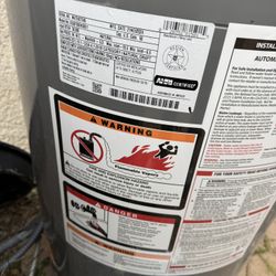 Water heater used for one year, it's like new.