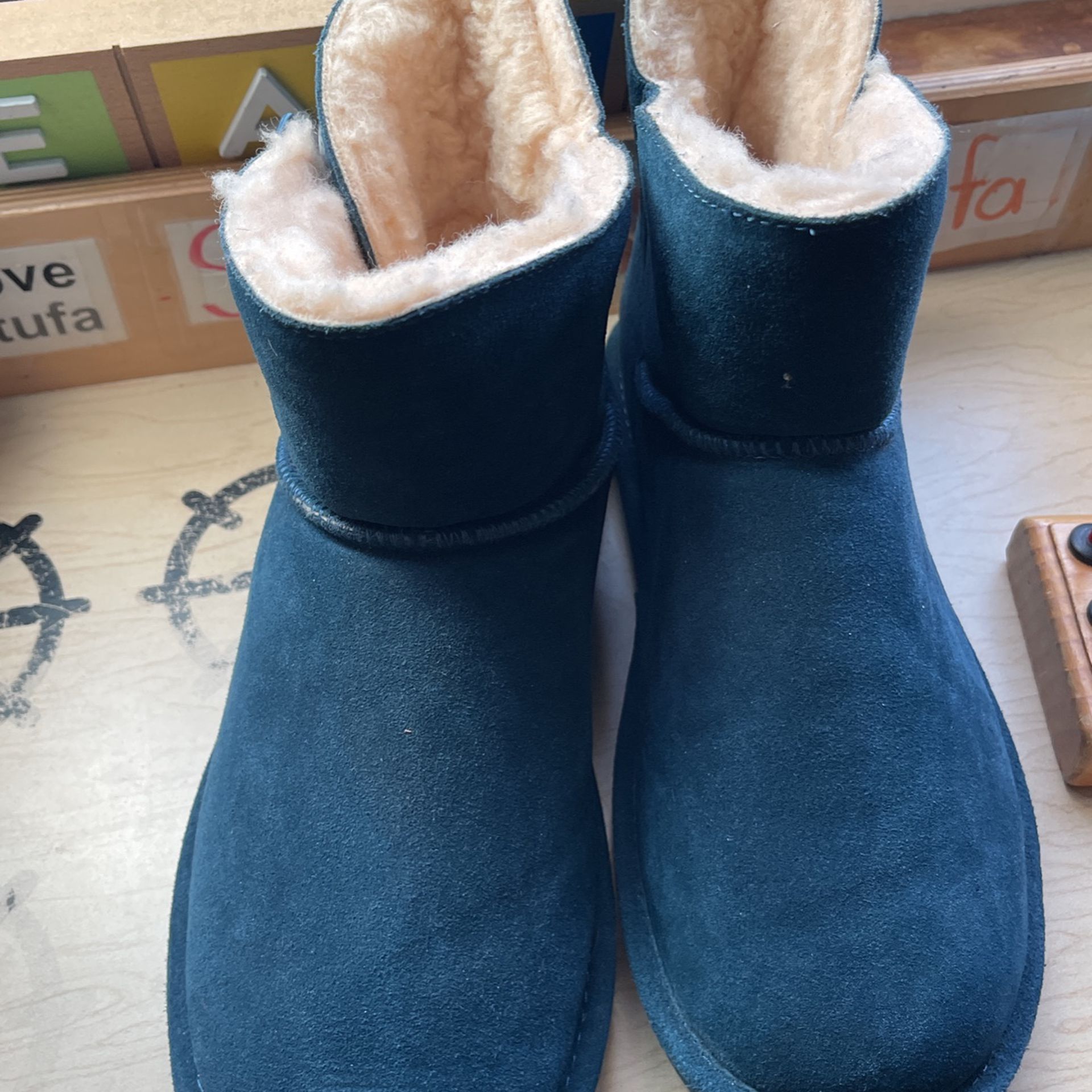 Big Warm Cozy And Comfy Women Boots Size 12
