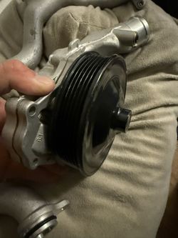 Water Pump For A Land Rover 