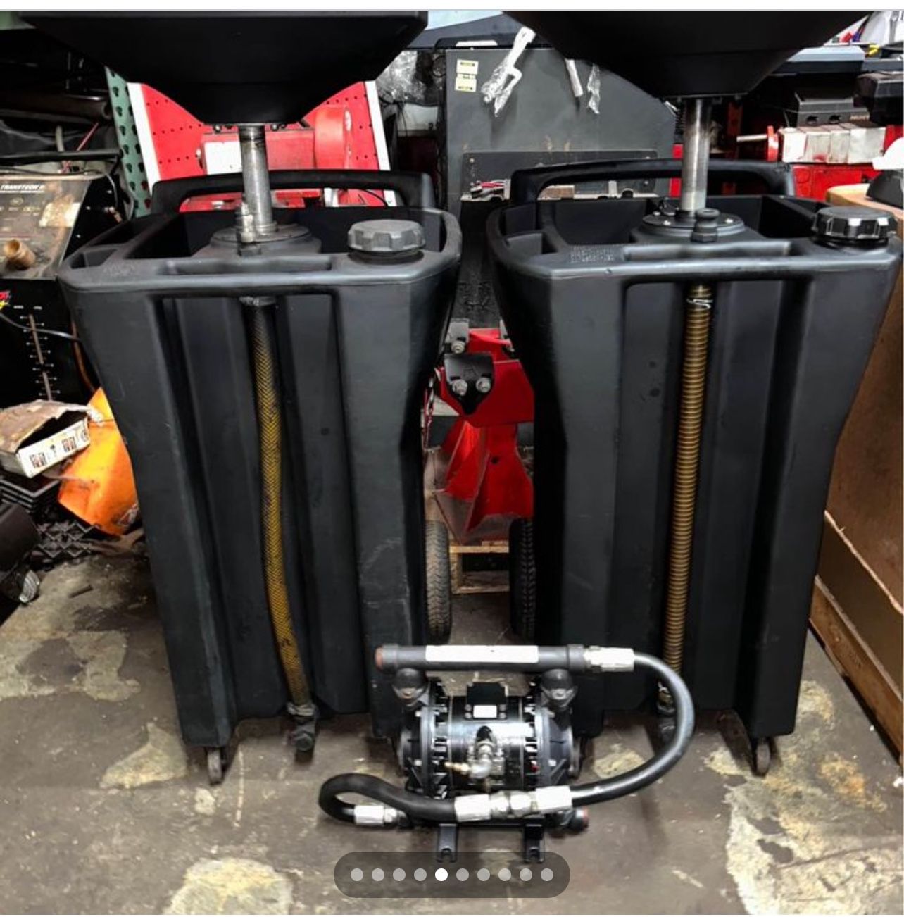 Two graco 25 Gallon Mobile Oil Drains And PUMP for Sale in Miami, FL