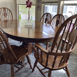 Oak Dining Room Table w/ 6 Chairs