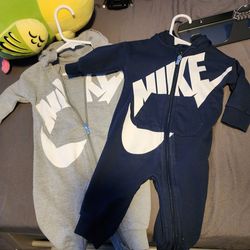 NIKE 2 outfits