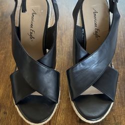 AE Wedge Sandal Black Leather Open Toe Buckle Womens Size 9