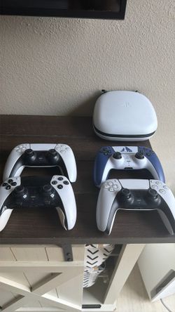 4 Playstation controllers