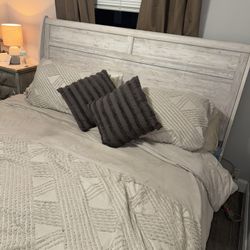 King Size Sleigh Bed With Matching Dresser And End Table 