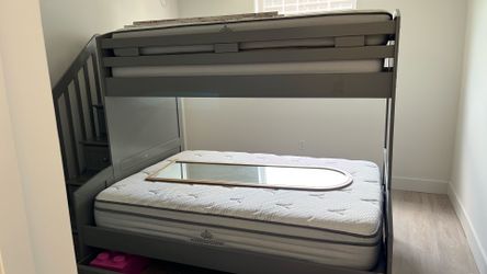 cama doble gris