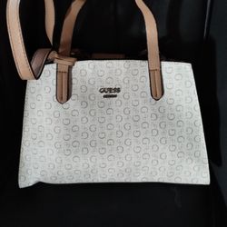 ***NEW*** Guess Purse