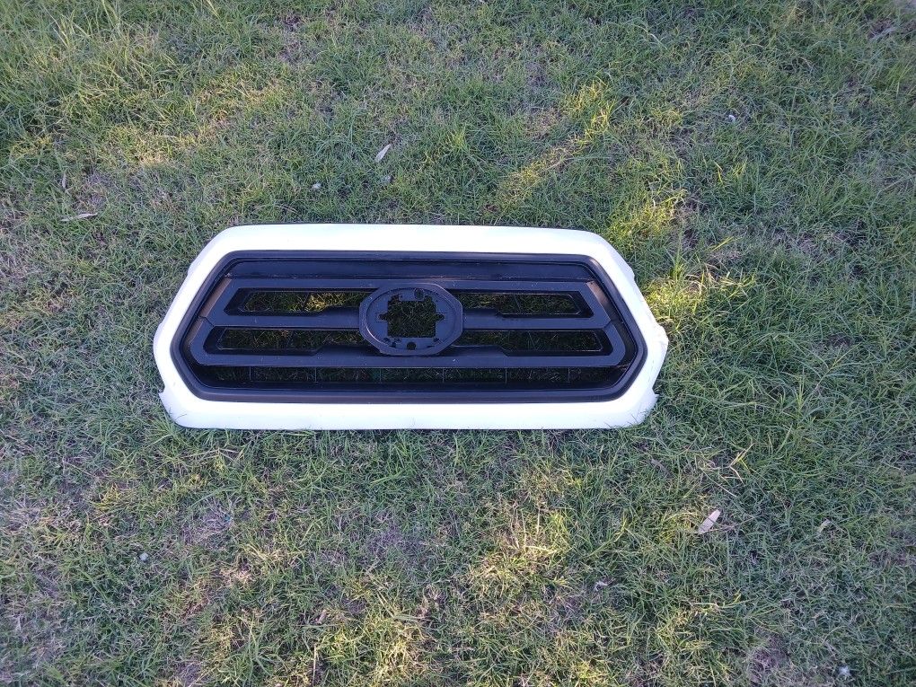 2017-22 toyota tacoma front grill