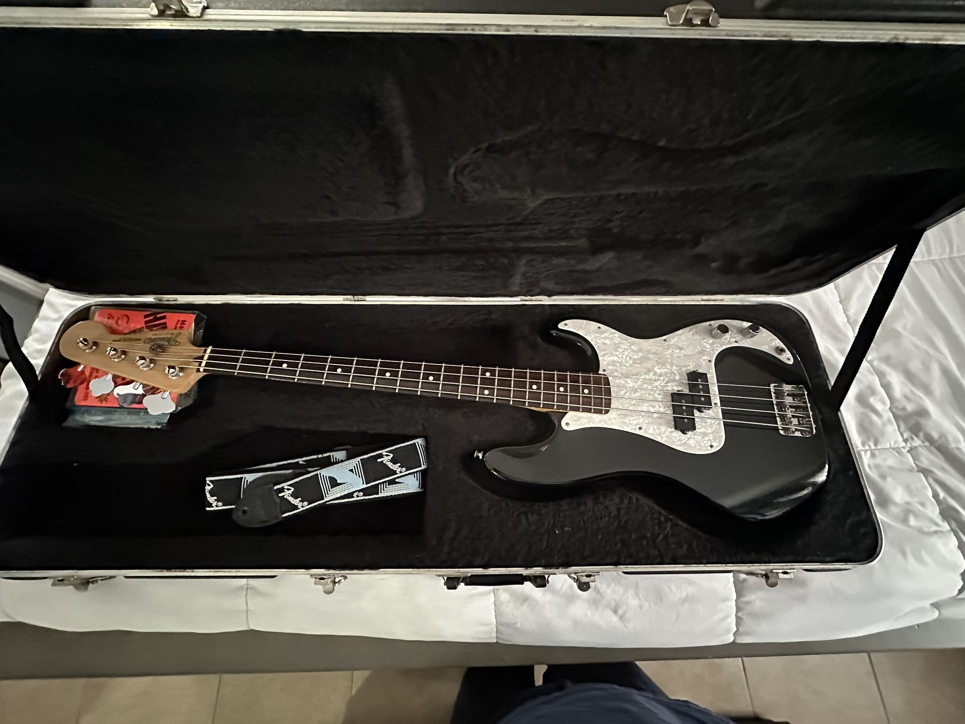 Fender Precision Bass