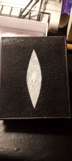 Luxury stingray leather wallet NEW