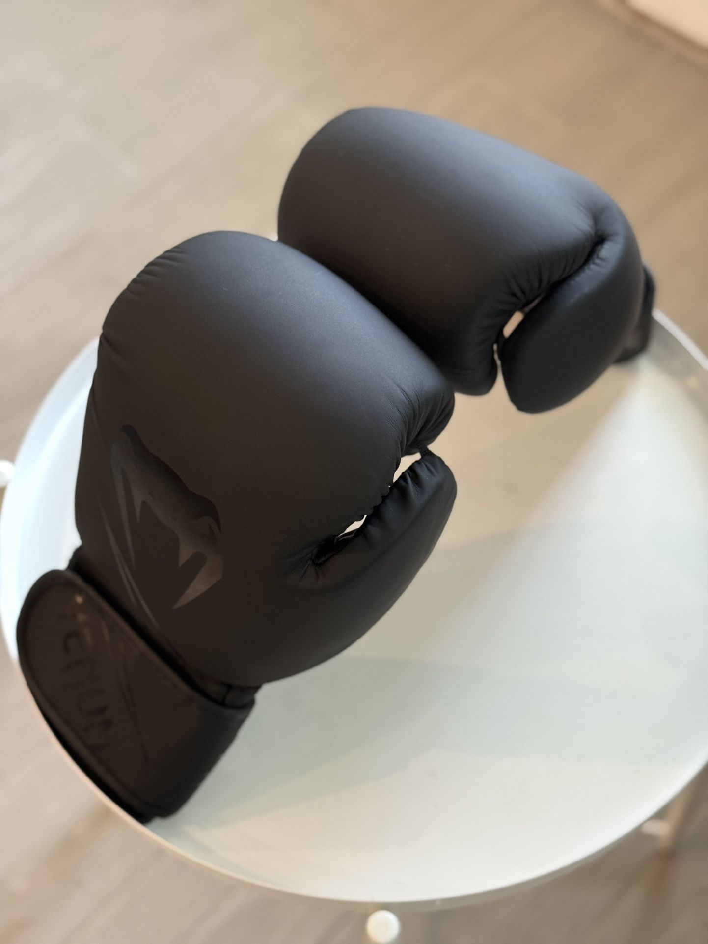 Venum Unisex Black Boxing Gloves Classic 14 oz