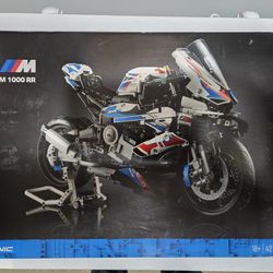 NEW LEGO TECHNIC BMW M 1000 RR 42130