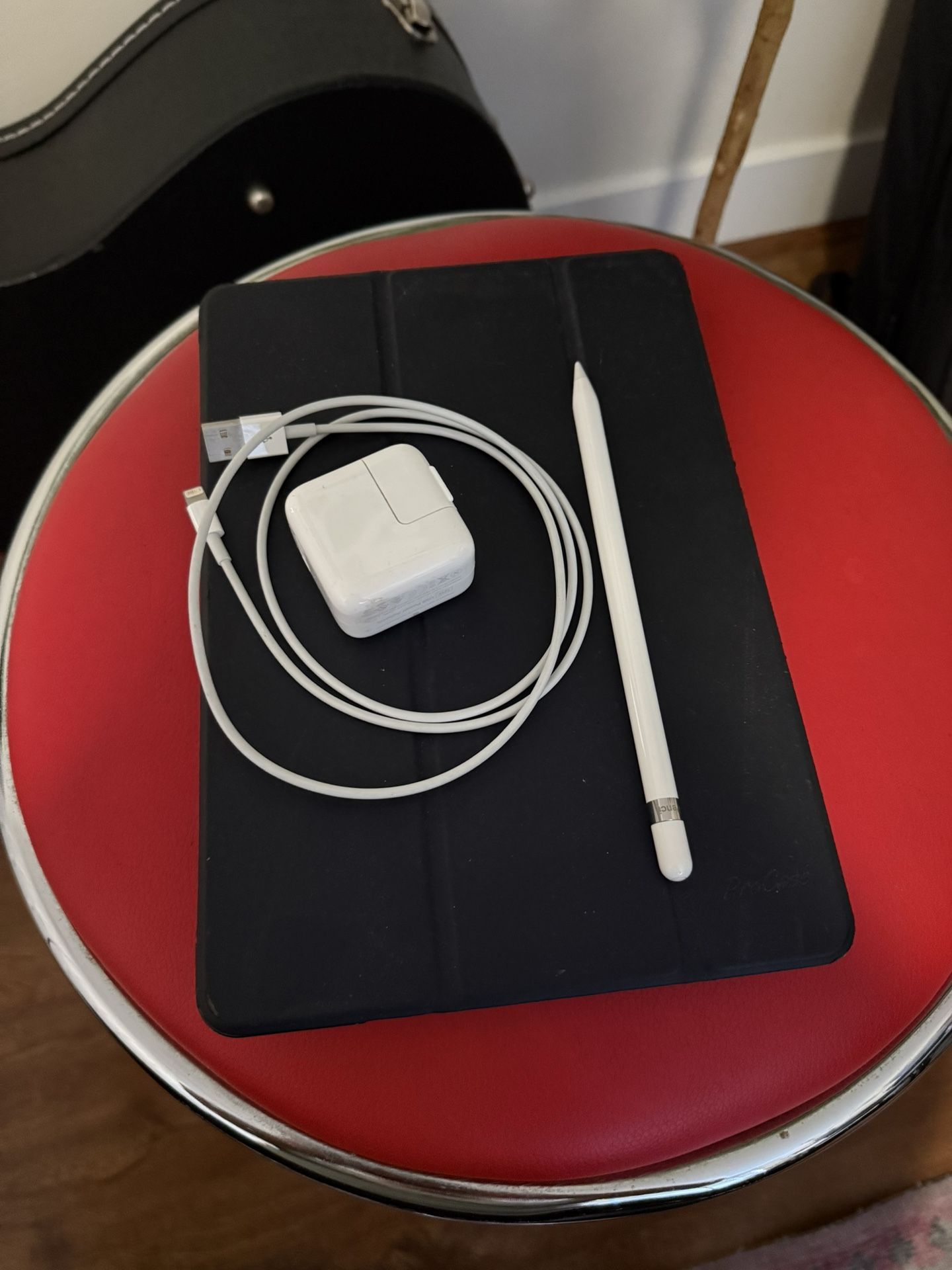 iPad 7th Gen With Apple Pencil & Case