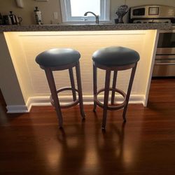 Beautiful Set of 2 Bar Stools mint condition