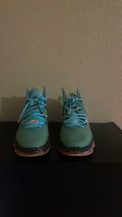 Nike LeBron Christmas 19 2022
