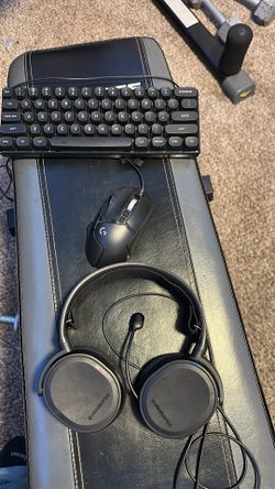 Xbox and pc mouse and keyboard and headset