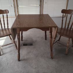 Dining Room Table & Chairs