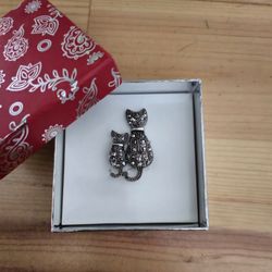 Cat And Kitten Lapel Pin 
