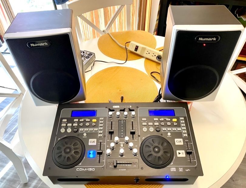 GEMINI CDM-150 DUAL-CD/DUAL PHONO MIXER W/3~BAND EQ+DUAL-MIC INPUTS + NUMARK POWERED MONITOR SPEAKERS…
