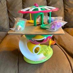 Do, Re & Mi Playset with Melodies and Phrases Features Do's House with Three 3-Inch Figures