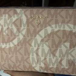 Micheal Kors Crossbody 