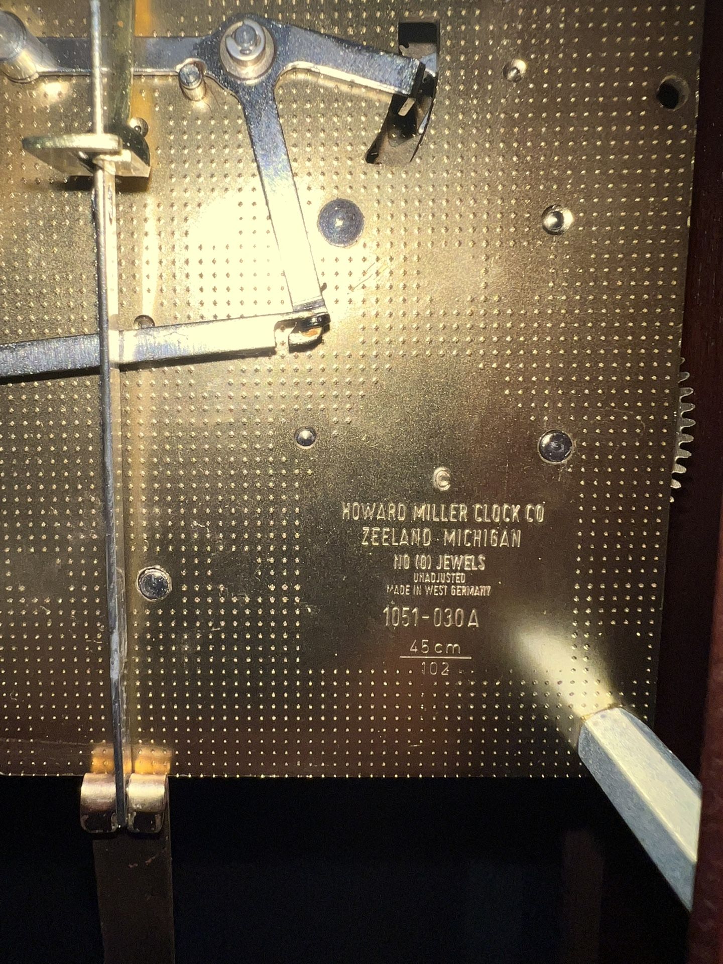 Howard Miller Wallclock Model 612-221 Like new