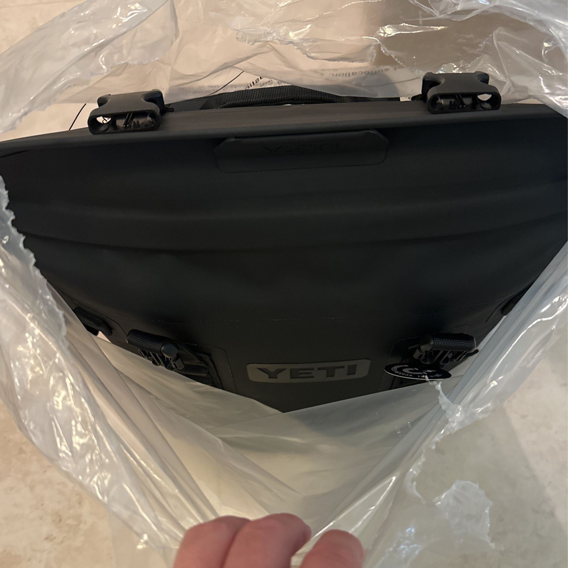 NEW YETI M20 SOFT BACKPACK COOLER IN CHARCOAL for Sale in Addison, TX -  OfferUp