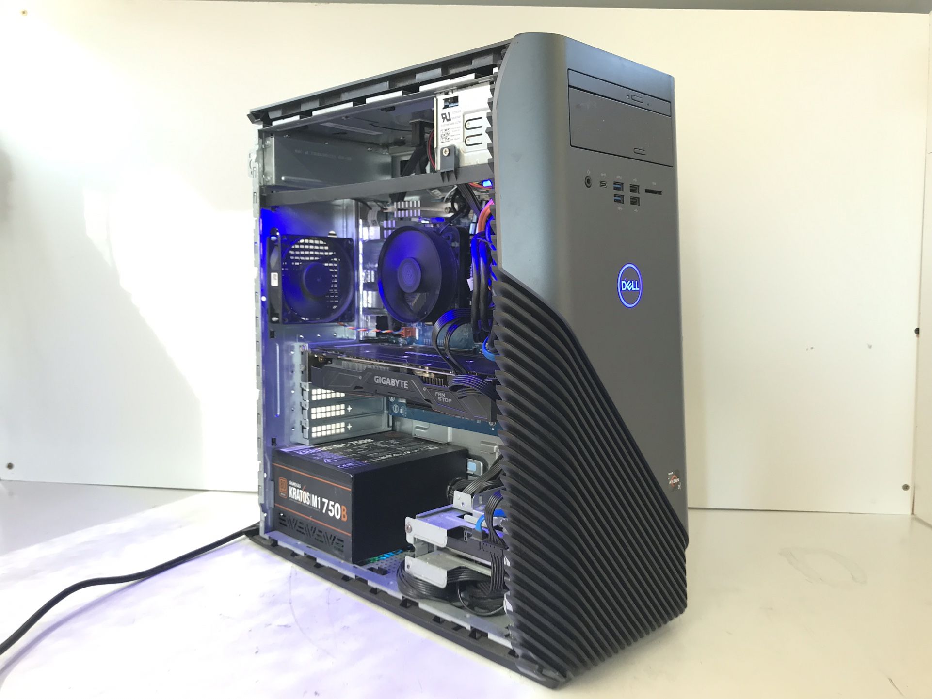 **Dell Inspiron 5675 Gaming Rayzen 7 1700K /GTX 1070 8gb.** *Great Full WORKING Gaming PC. **Price $ 330**