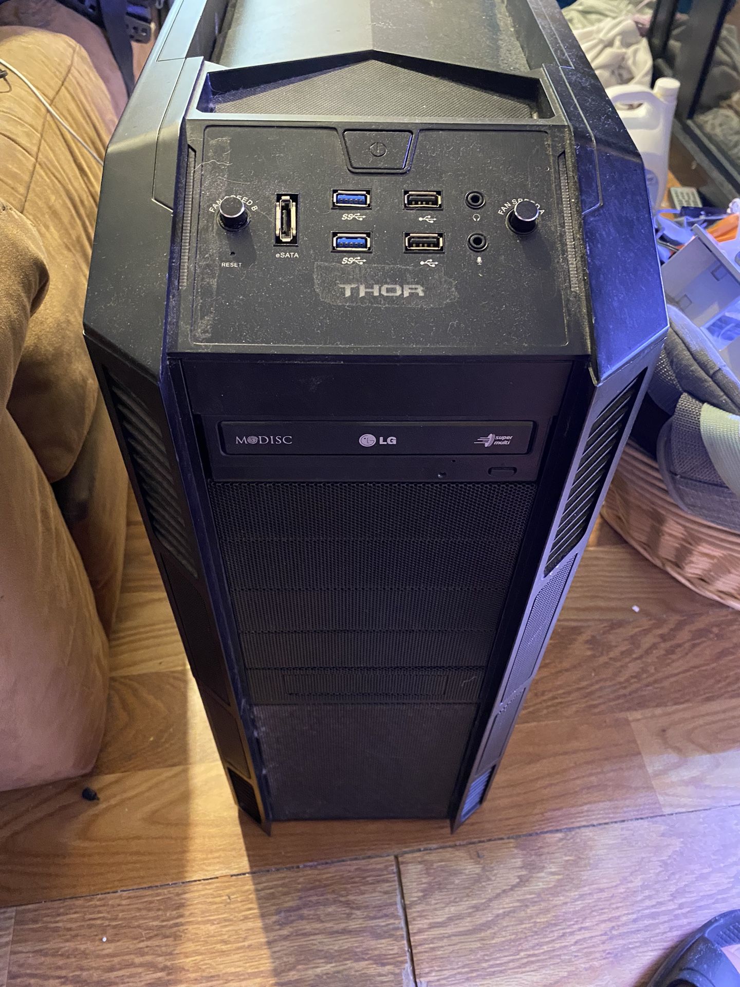 2 computers no hard drive power on, but will not fully boot for Sale in