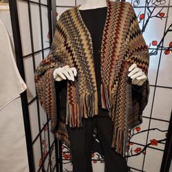 PRE-LOVED "WOVEN HEART" LADIES KNIT SHAWL WRAP/SIZE S/M