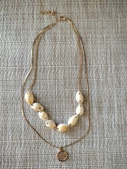 Necklace with shells