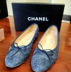 Sold at Auction: Chanel White & Denim Ballerina Flats Size 40.5