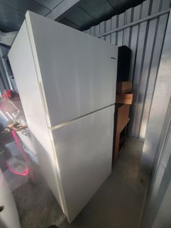Amana Top-Freezer Refrigerator White