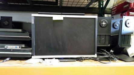HP 22 in computer desktop monitor screen