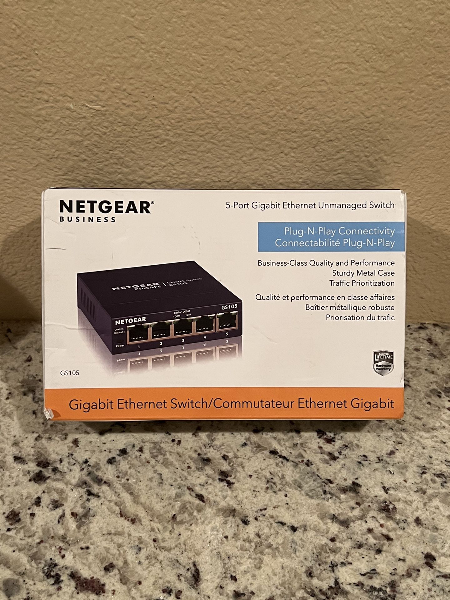 NETGEAR ProSafe GS105 5 Port Gigabit Ethernet Switch w/ AC Adapter