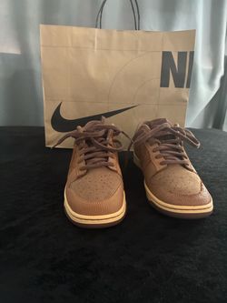 Nike Low-Top Brown Sneakers