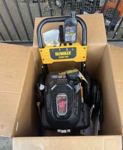 DEWALT 3300 PSI 2.4 GPM Gas Cold Water Pressure Washer with HONDA GCV200 Engine