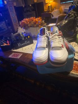 Air Jordan 4  Retro Nikes