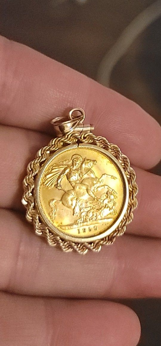 22k Sovereign  Pendant  , Bezel 14k