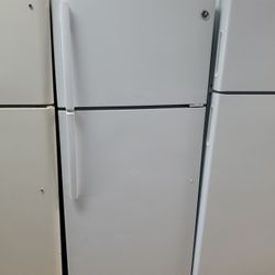 General Electric Fridge White 28x64