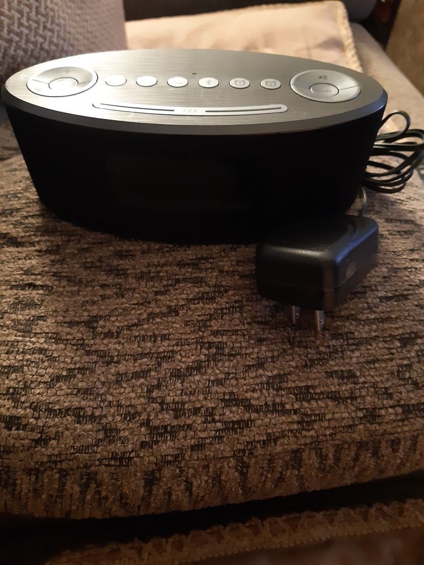 iHome Bluetooth Radio Alarm Clock With Power Supply. Model iBT31