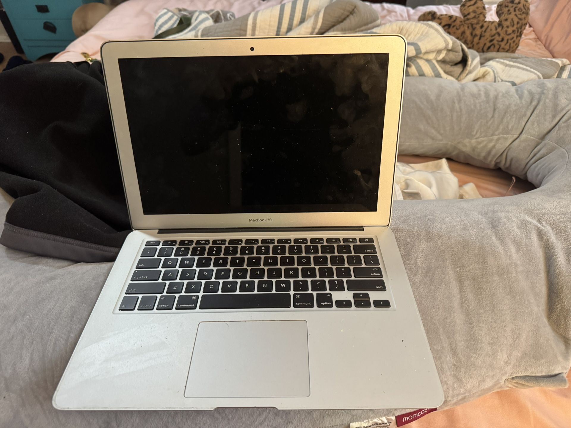 2 MacBook Airs