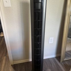 Oscillating Tower Fan With Remote
