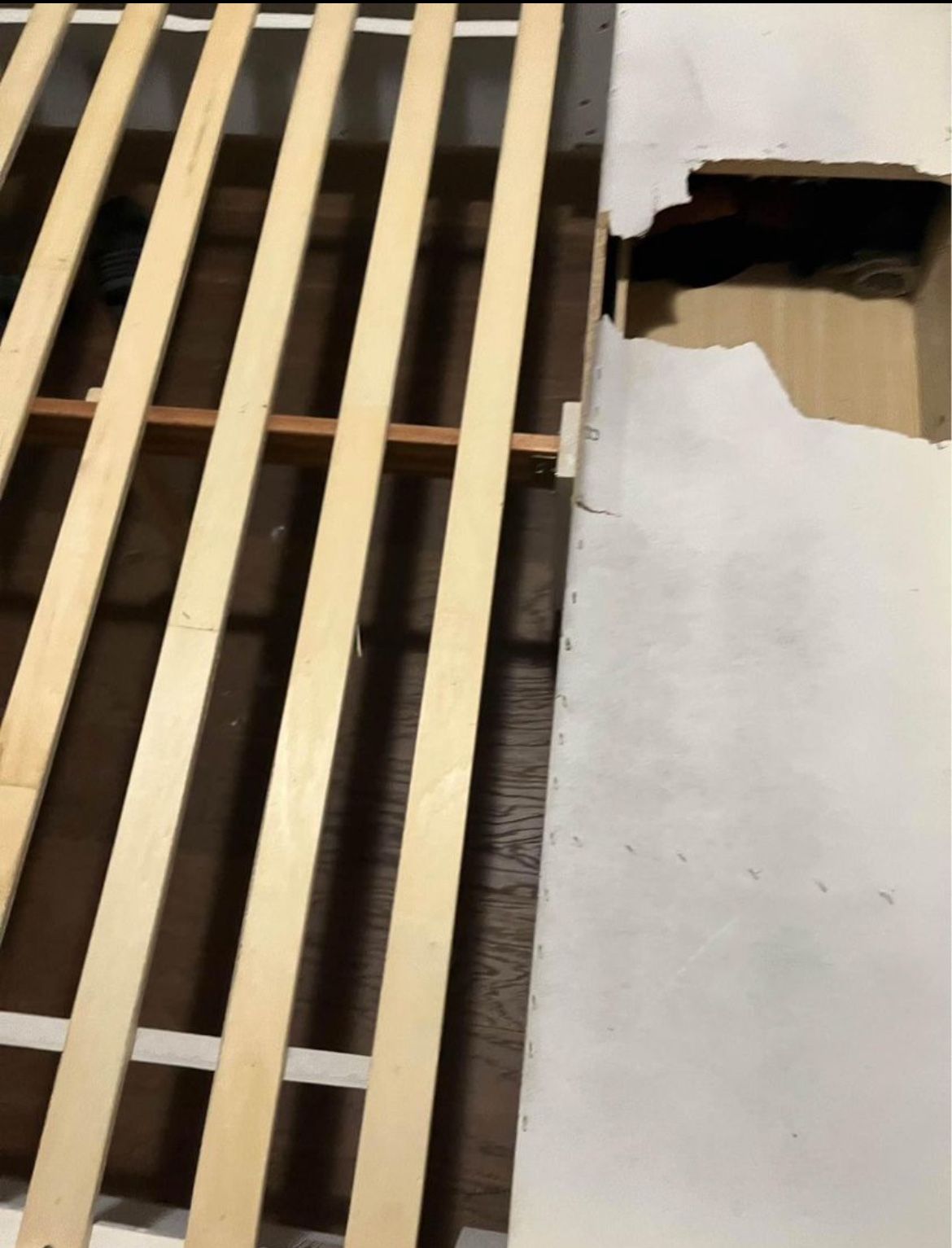 Queen Bed Home & Garden