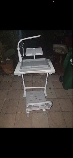 Desk/chair