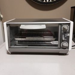 BLACK & DECKER TOAST-R-OVEN (FREE LOCAL PICK UP)