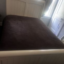 Solid Oakwood Bed (full) 