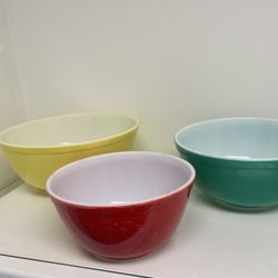 Vintage Pyrex Primary Color Bowl