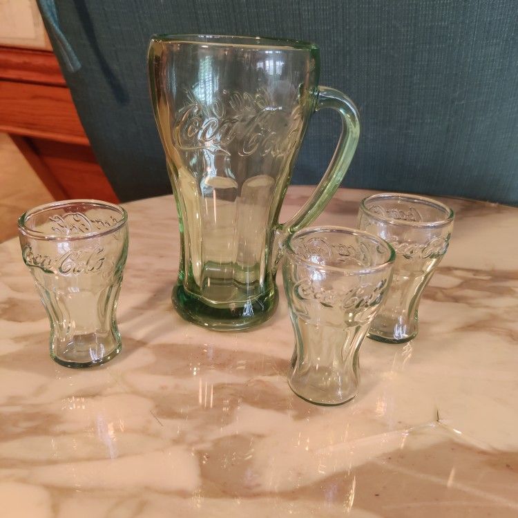 SET OF COLLECTIBLE COKE GLASSES