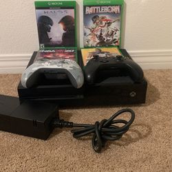 Xbox 1 with 4 games and all cables